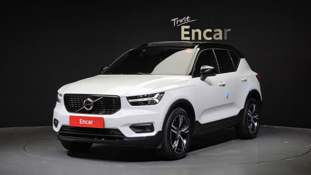 2019 VOLVO XC40