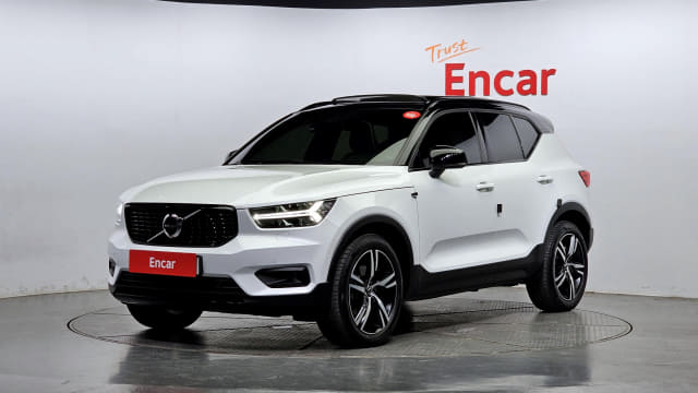 2020 VOLVO XC40