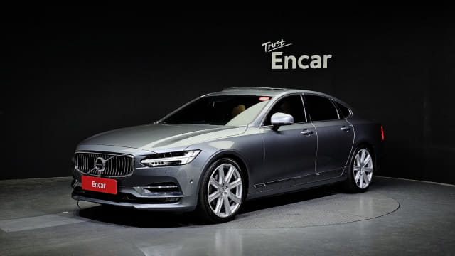 2018 VOLVO S90