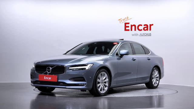 2017 VOLVO S90