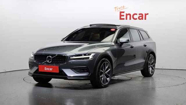 2020 VOLVO V60