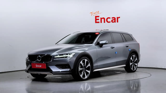 2019 VOLVO V60