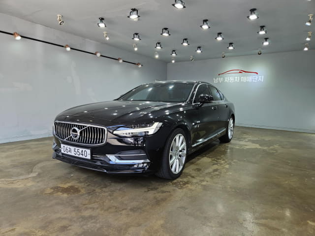 2018 VOLVO S90