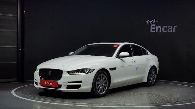 2017 JAGUAR XE