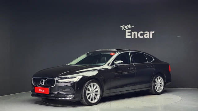 2017 VOLVO S90