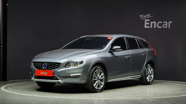 2018 VOLVO V60