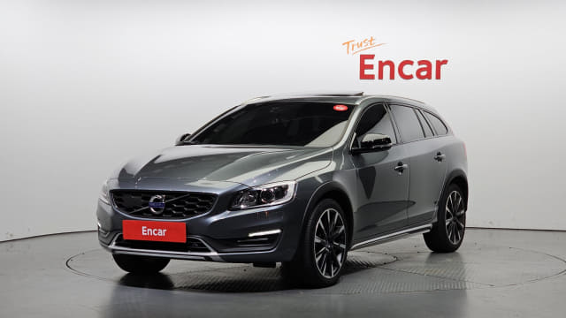 2017 VOLVO V60