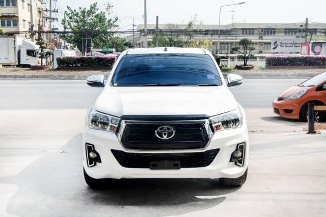 2019 TOYOTA Hilux