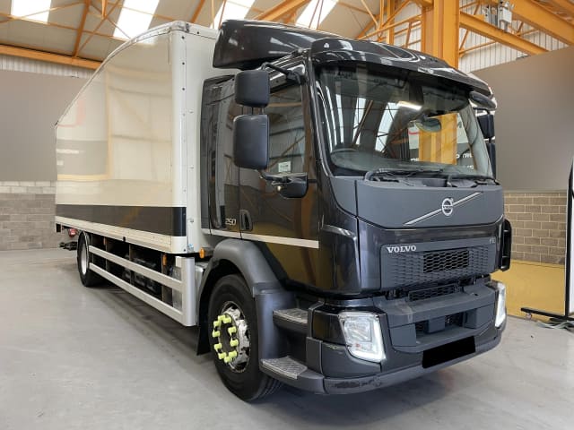 2016 VOLVO FL