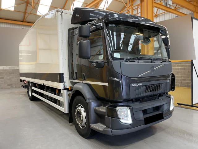 2016 VOLVO FL