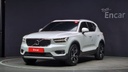 2021 VOLVO XC40