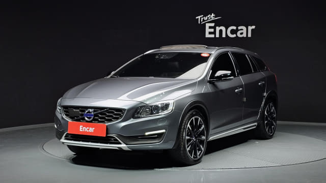 2017 VOLVO V60