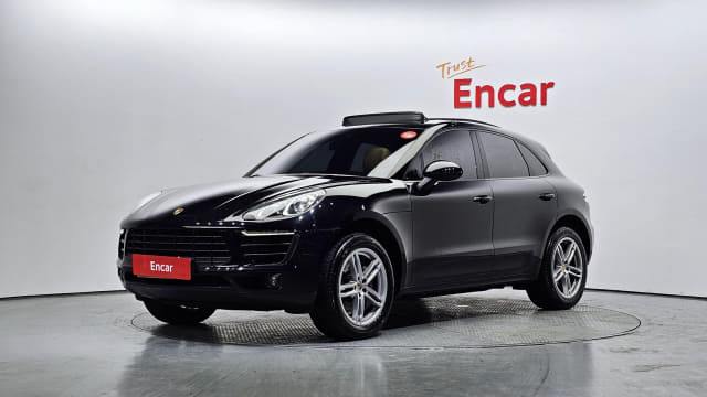 2018 Porsche MACAN, 