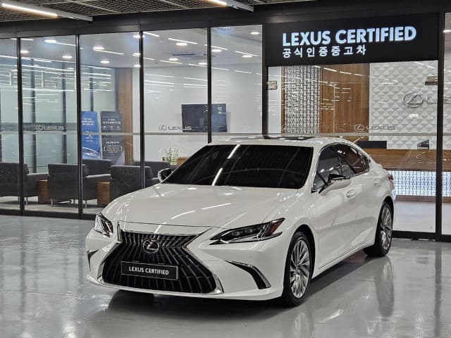 2024 LEXUS ES