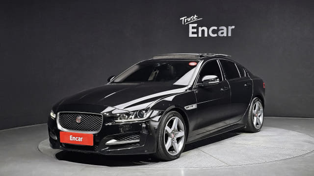 2017 JAGUAR XE