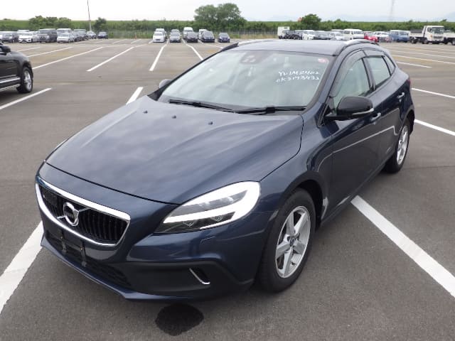 2018 VOLVO V40