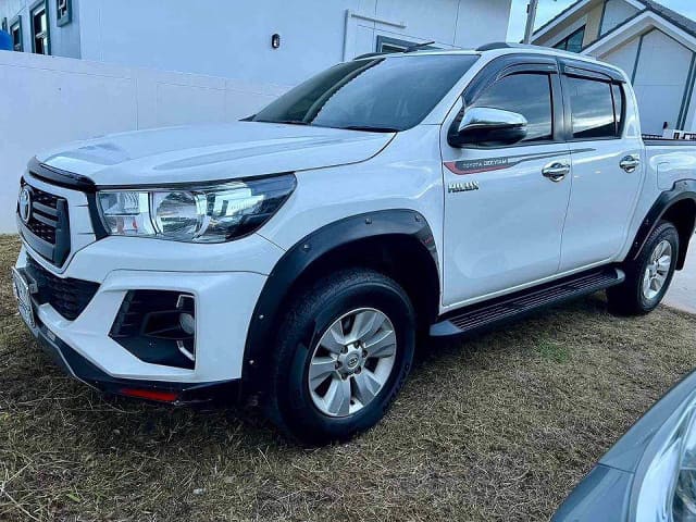 2019 TOYOTA Hilux