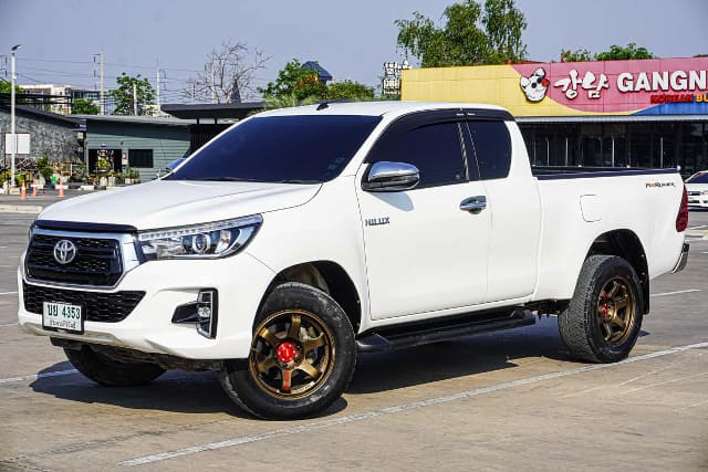 2020 TOYOTA Hilux