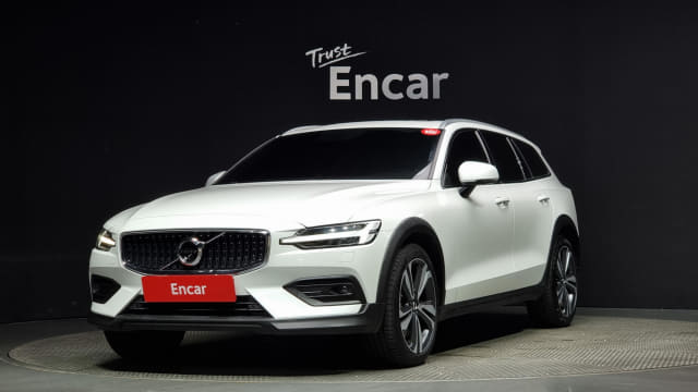 2020 VOLVO V60