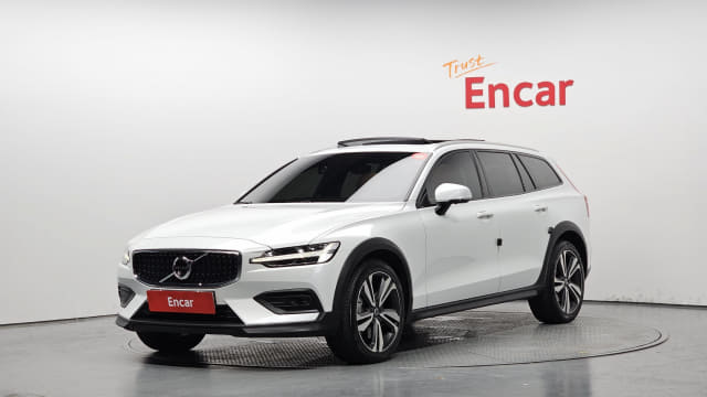 2020 VOLVO V60