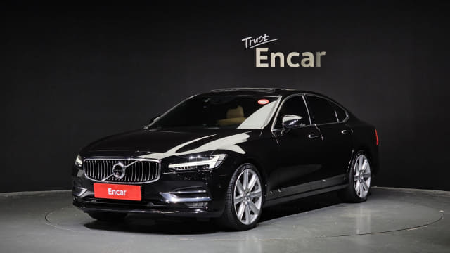 2017 VOLVO S90