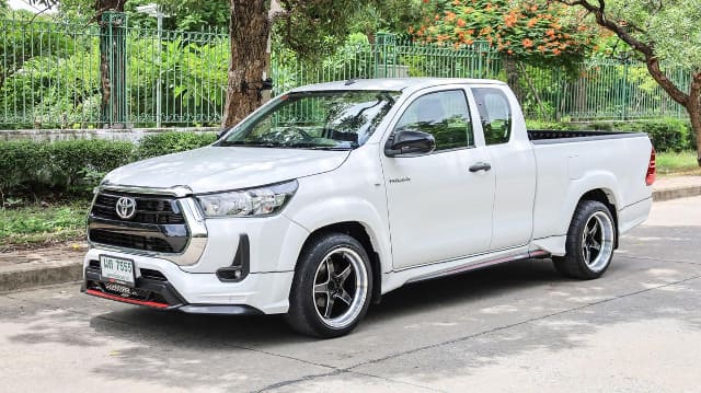 2020 TOYOTA Hilux