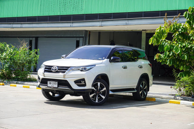 2019 TOYOTA Fortuner