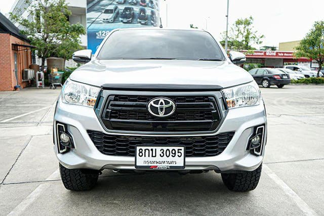 2019 TOYOTA Hilux