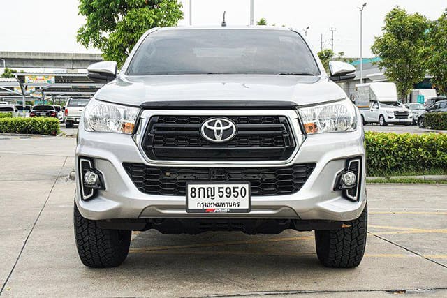 2019 TOYOTA Hilux