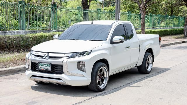 2022 MITSUBISHI Triton