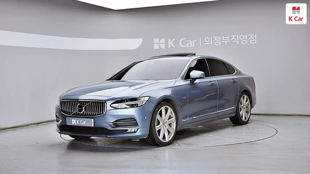 2019 VOLVO S90