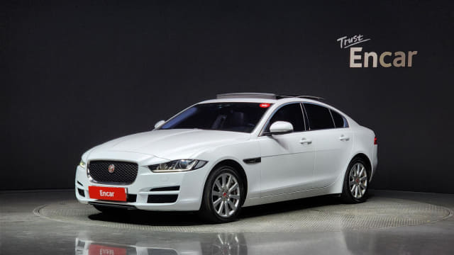 2017 JAGUAR XE