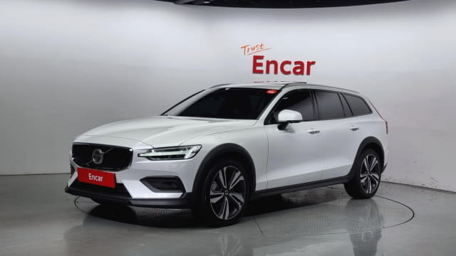 2020 VOLVO V60