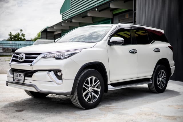 2017 TOYOTA Fortuner