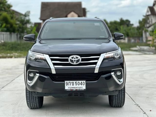 2019 TOYOTA Fortuner