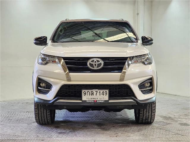 2019 TOYOTA Fortuner