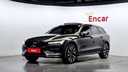 2022 VOLVO V60