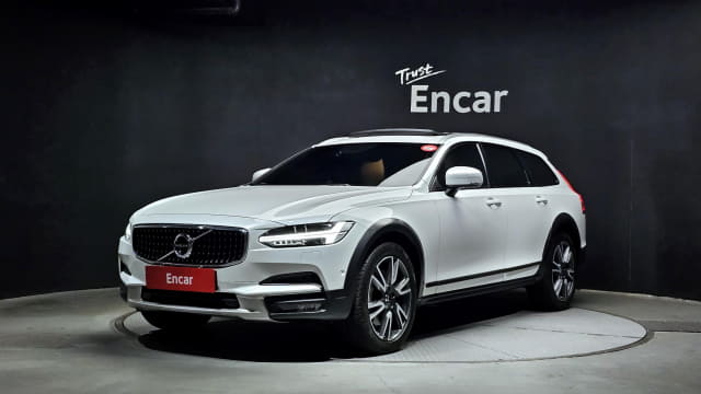 2019 VOLVO V90