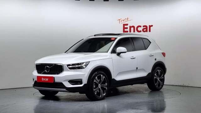 2019 VOLVO XC40