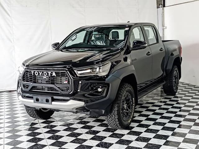 2024 TOYOTA Hilux