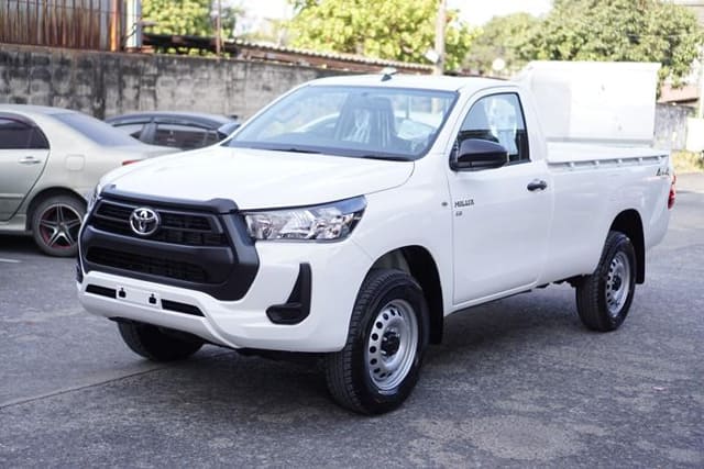 2024 TOYOTA Hilux