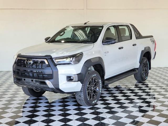 2024 TOYOTA Hilux