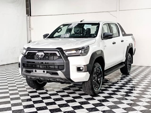 2024 TOYOTA Hilux