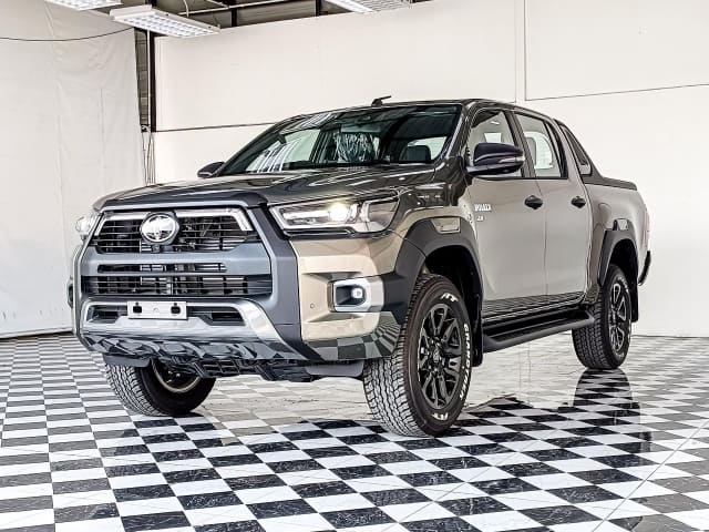 2024 TOYOTA Hilux