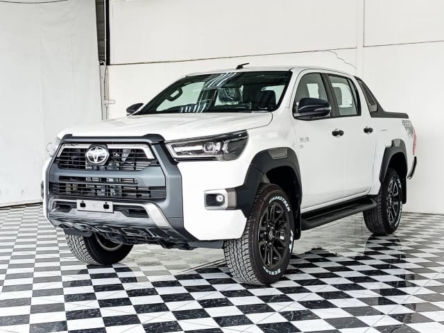 2024 TOYOTA Hilux