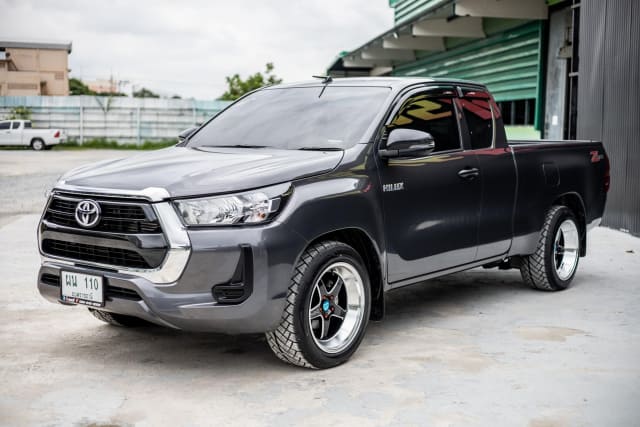 2021 TOYOTA Hilux, 