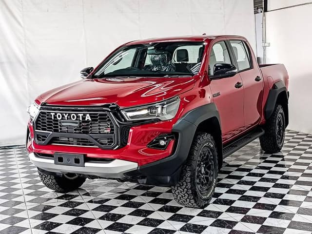 2024 TOYOTA Hilux