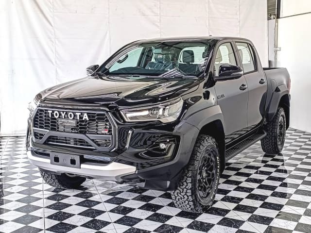 2024 TOYOTA Hilux