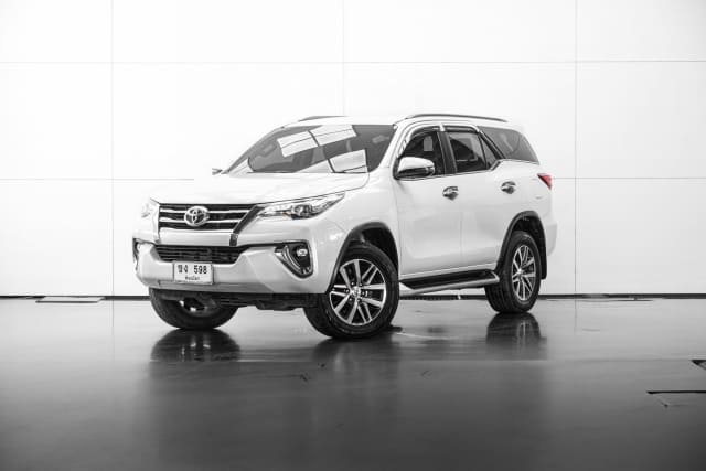 2017 TOYOTA Fortuner