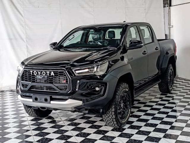 2024 TOYOTA Hilux